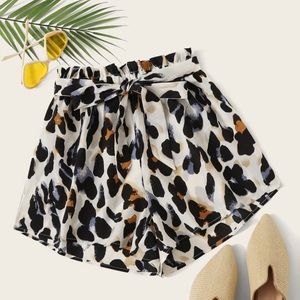 BUNDLE of 2 waist-tie shorts